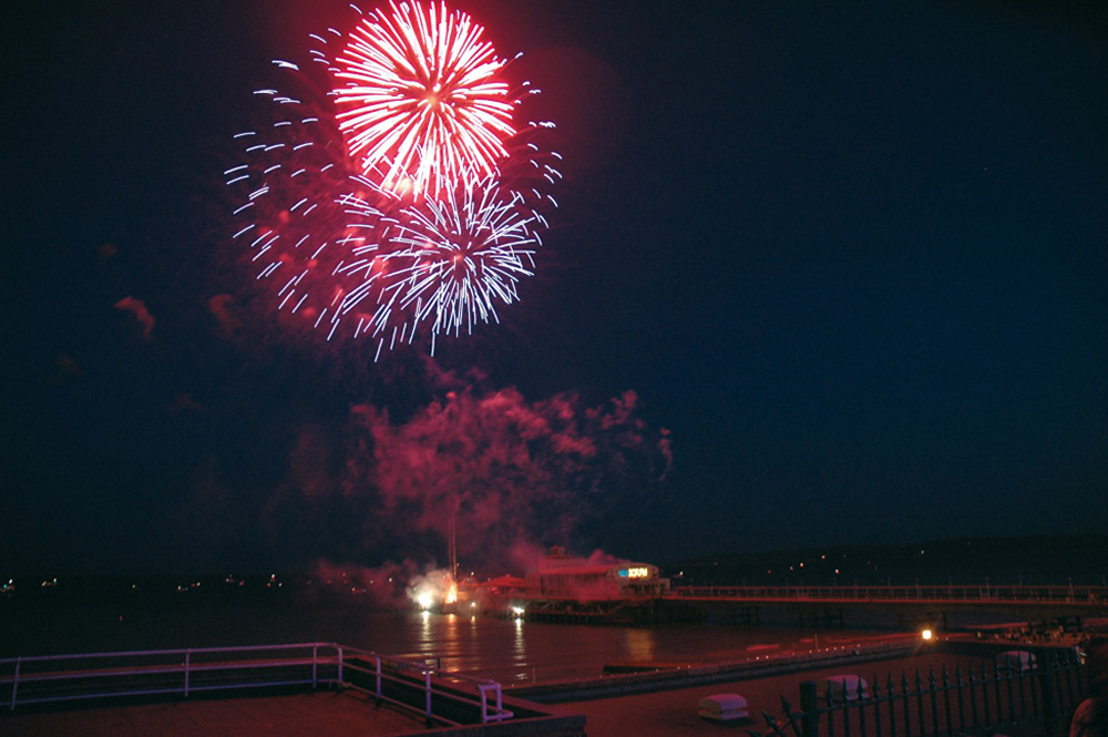 %_tempFileNamebournemouth-firework-04%