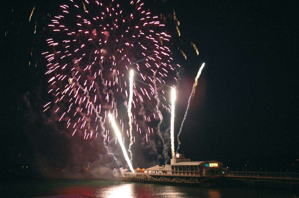 %_tempFileNamebournemouth-firework-06%