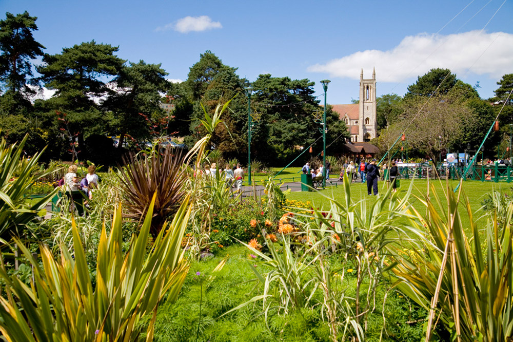 %_tempFileNamebournemouth-park-in-town-4%