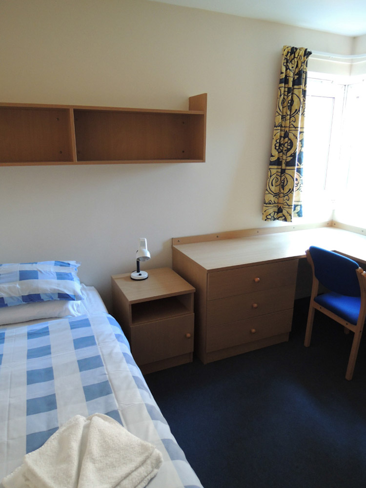 %_tempFileNamechichester-residence-standard-room%