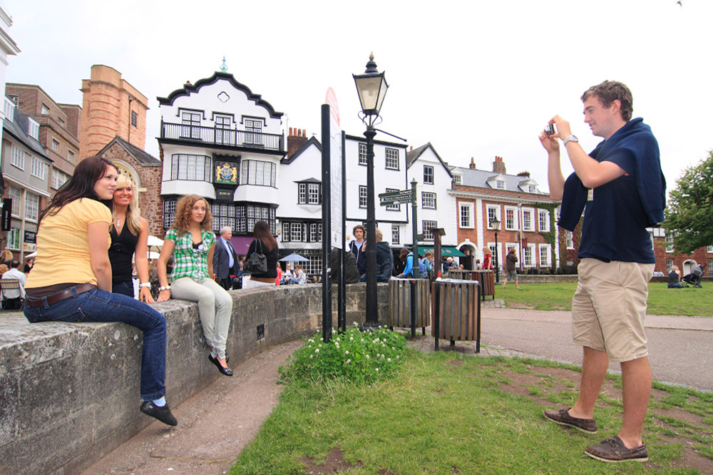 %_tempFileNameexeter-cathedral-square-16%