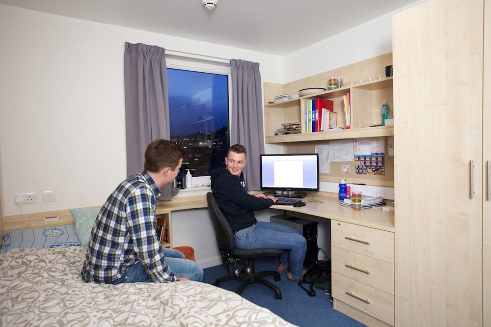 %_tempFileNameexeter-residence-en-suite-bedroom%