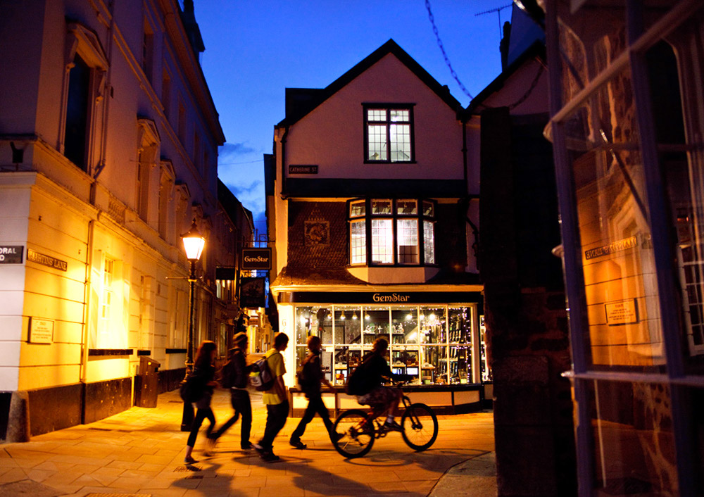 %_tempFileNameexeter-town-night-3%