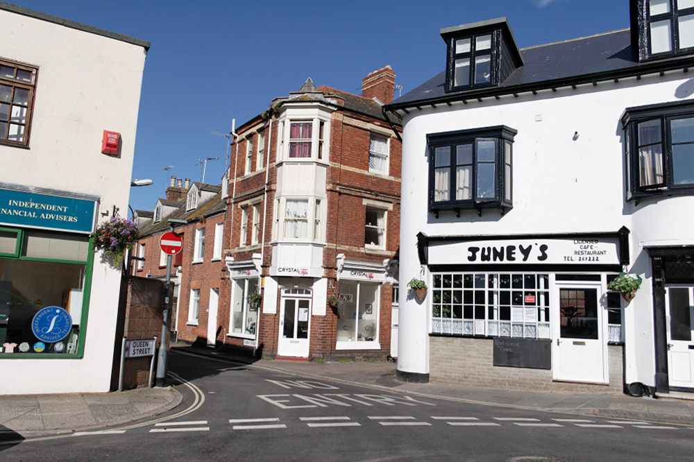 %_tempFileNameexmouth-town-4%