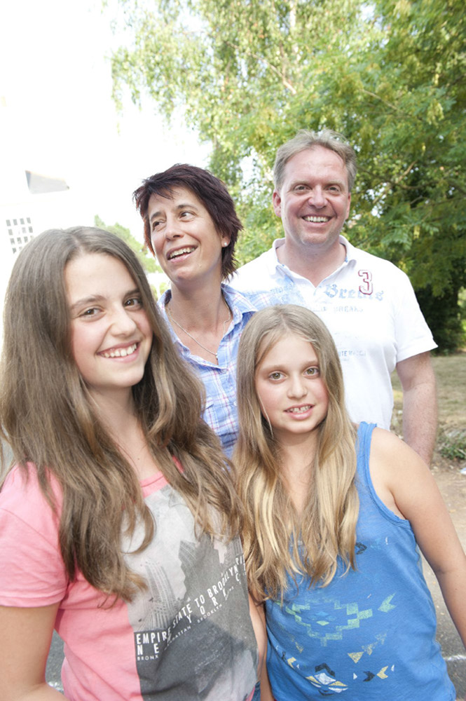 %_tempFileNamefamily-in-teignmouth%
