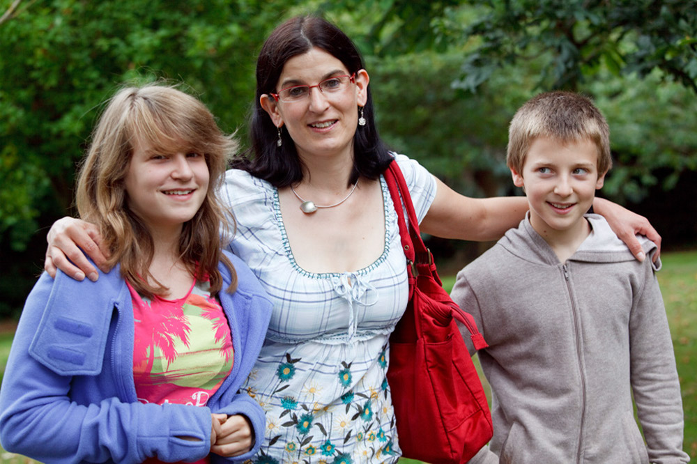 %_tempFileNamemother-and-kids-1%