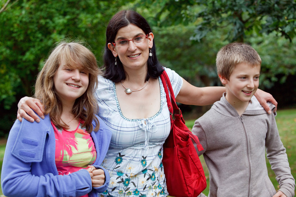 %_tempFileNamemother-and-kids-2%