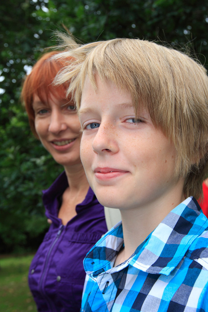%_tempFileNamemother-son-2%