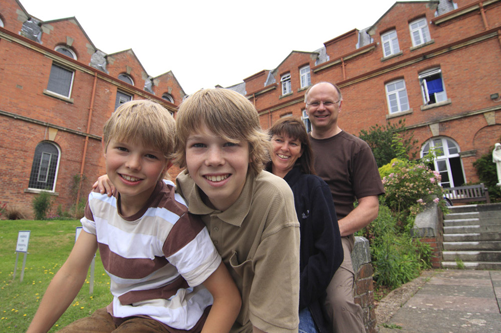 %_tempFileNamepicture-of-family-3%