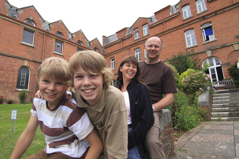 %_tempFileNamepicture-of-family%
