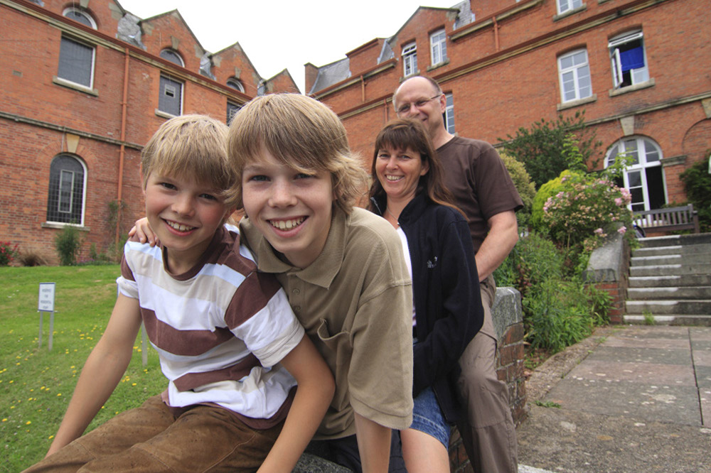 %_tempFileNamethe-family-3%