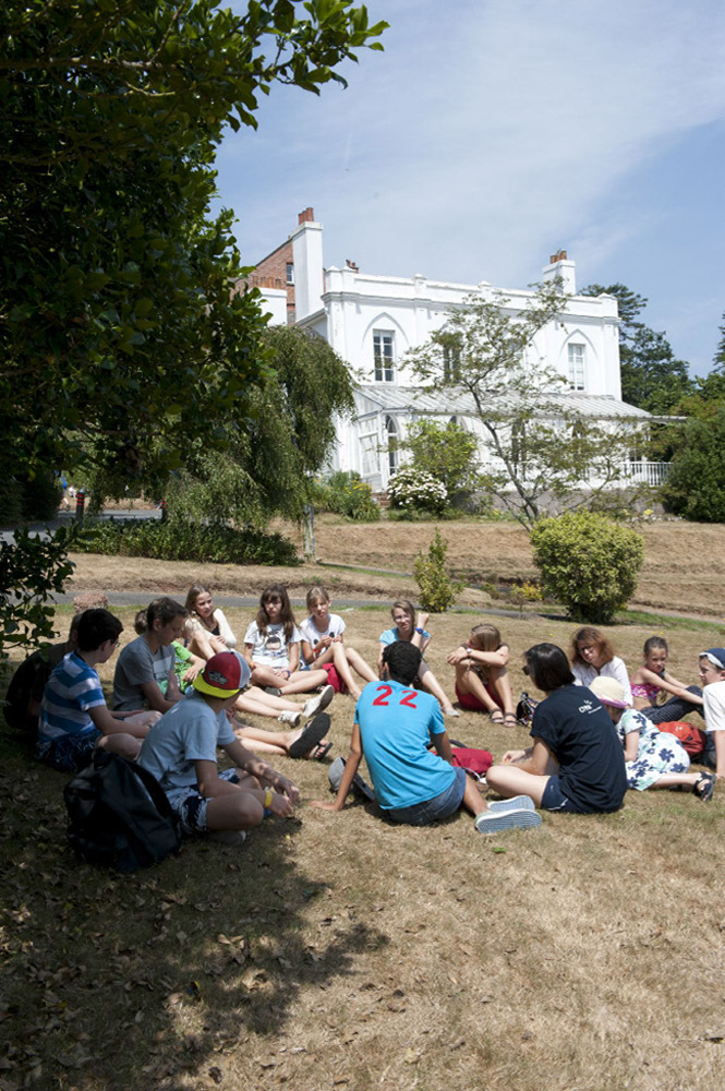 %_tempFileNameteignmouth-campus-group-of-kids%