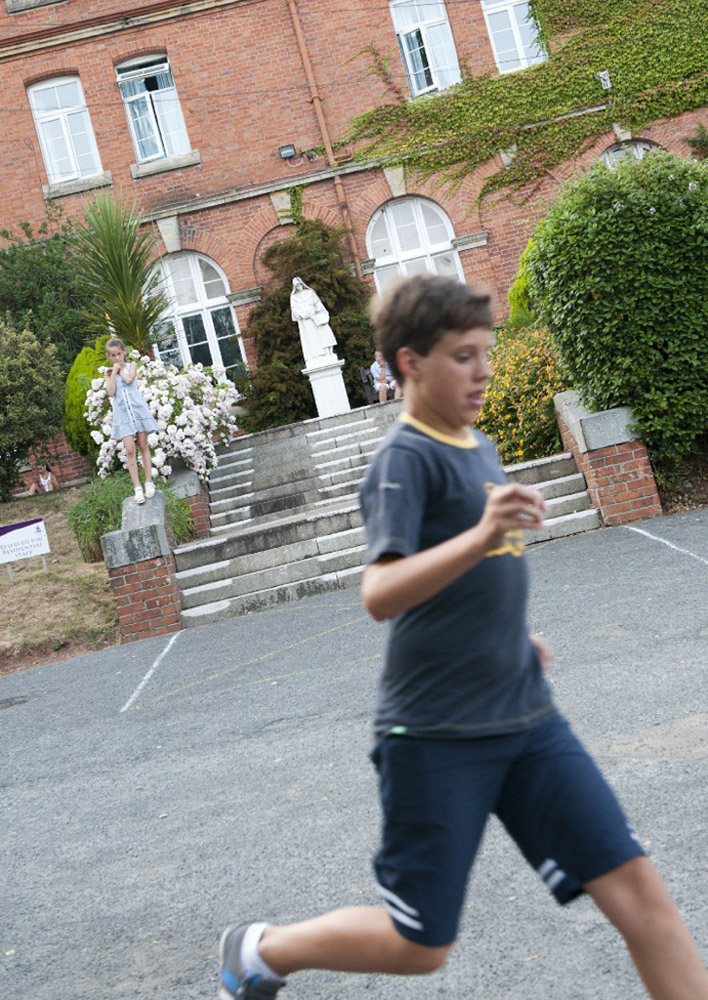 %_tempFileNameteignmouth-campus-running-boy-2%