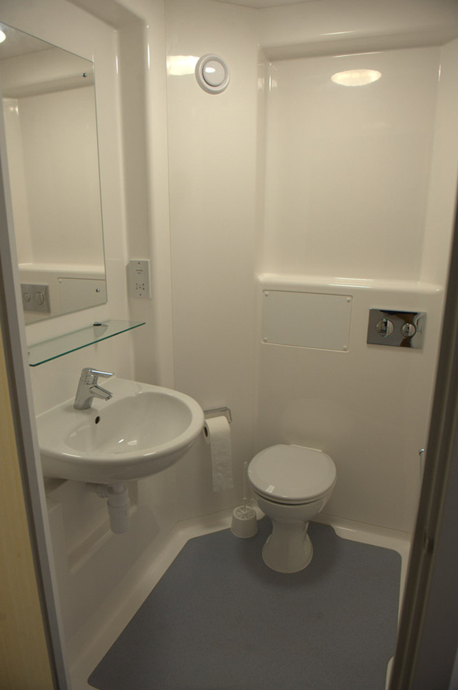 %_tempFileNamewinchester-residence-ensuite-bathroom%