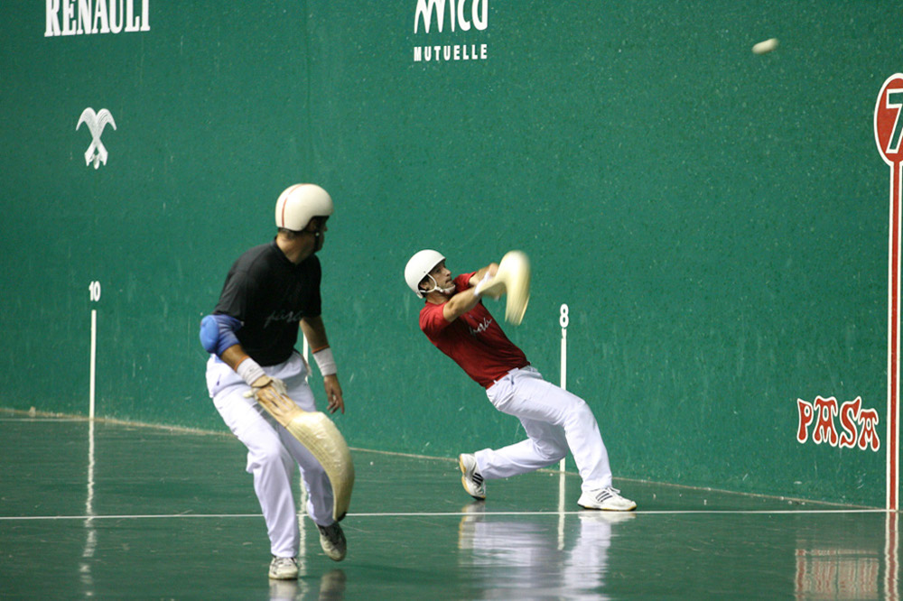 %_tempFileNamebiarritz-pelote-basque-sport-2%