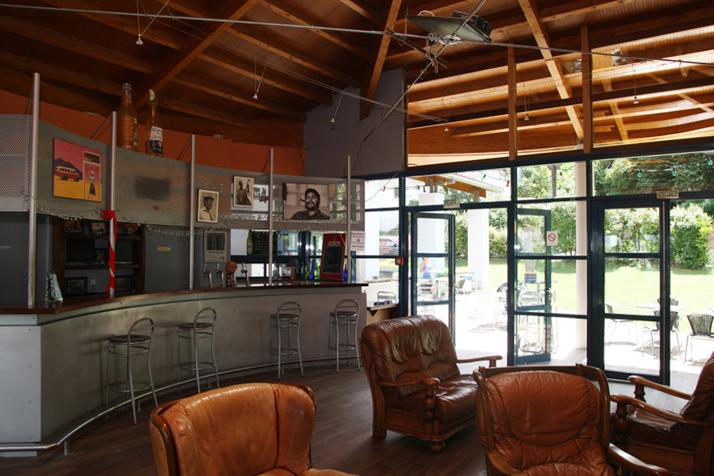%_tempFileNamebiarritz-residence-bar-2%