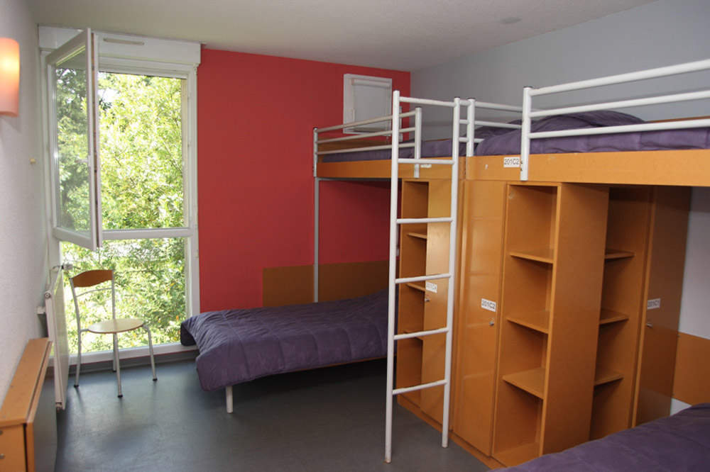 %_tempFileNamebiarritz-residence-bedroom-2%