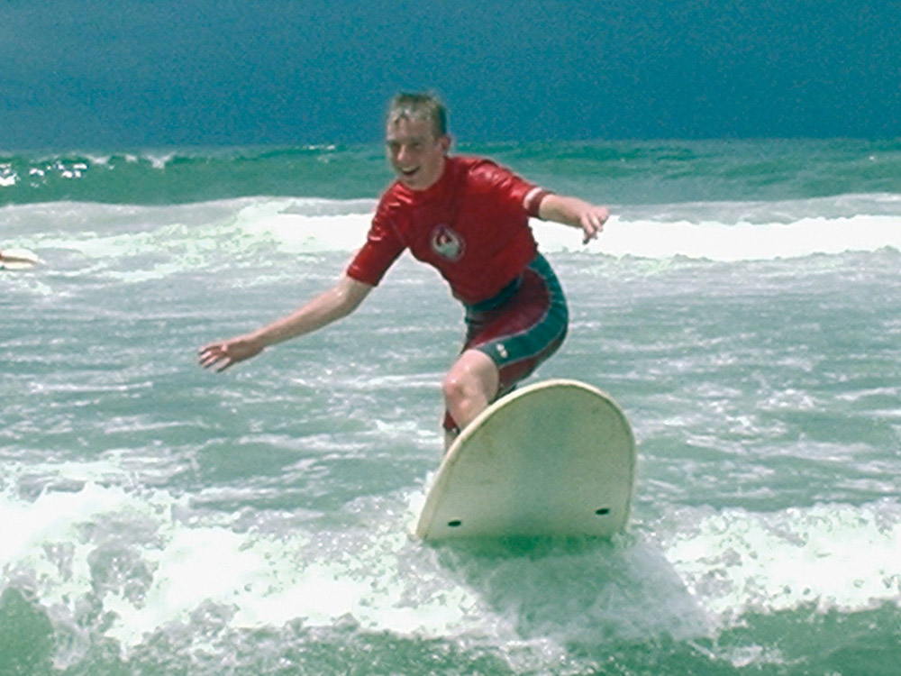 %_tempFileNamebiarritz-surfer-2%