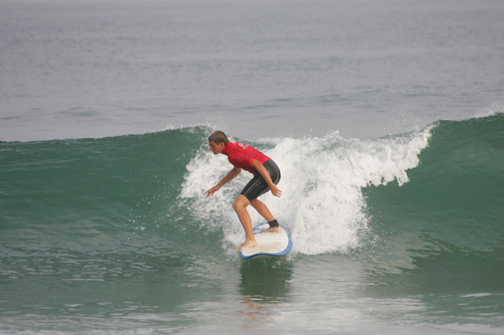 %_tempFileNamebiarritz-surfer-4%