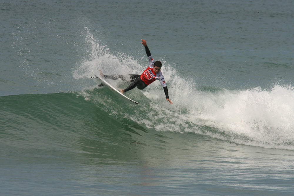 %_tempFileNamebiarritz-surfer-6%