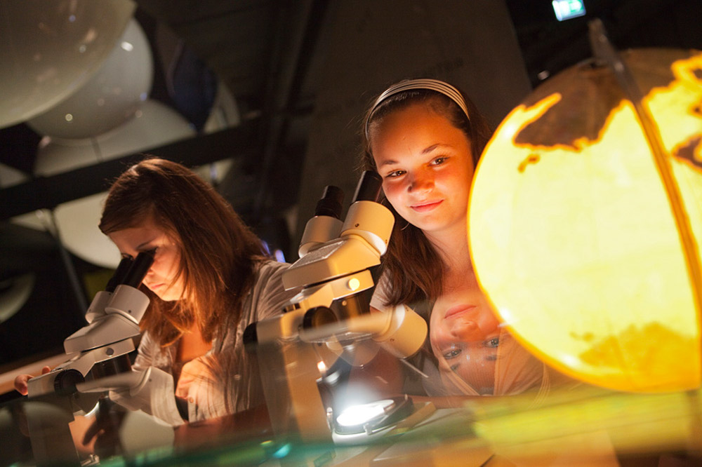 %_tempFileNamebremerhaven-klimahaus-microscope-COPYRIGHT%