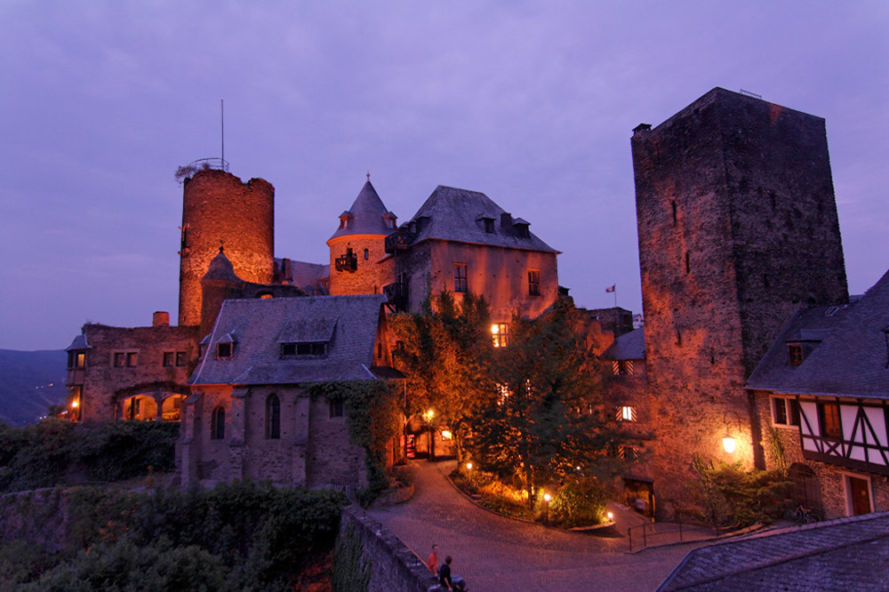 %_tempFileNameoberwesel-castle-night-3%