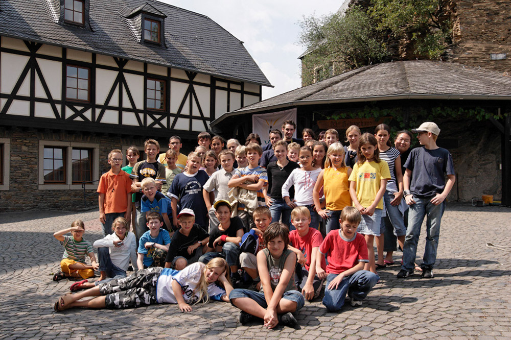 %_tempFileNameoberwesel-courtyard-3%