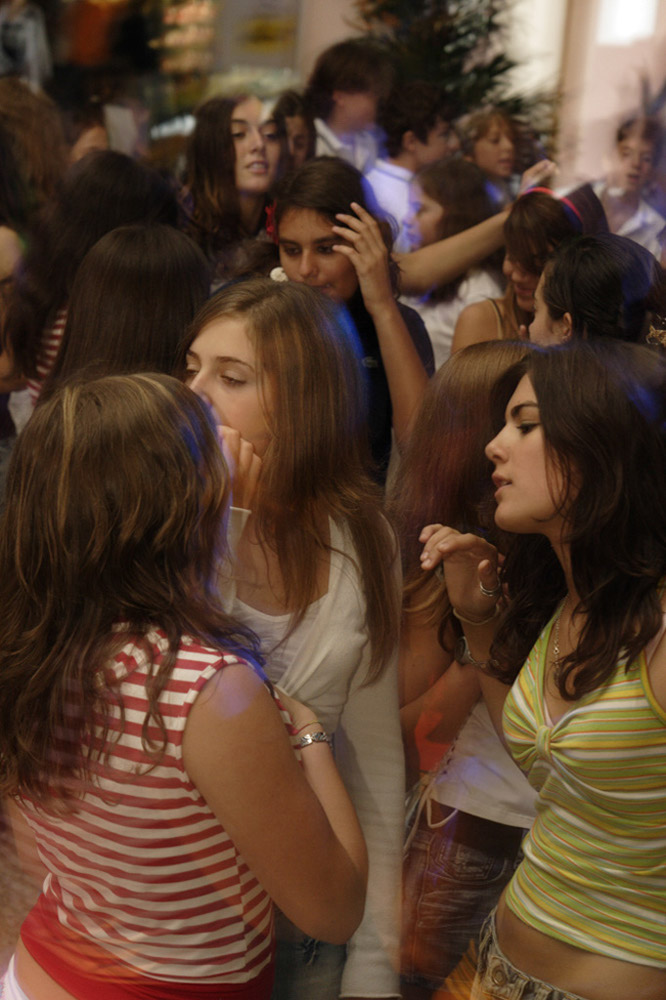 %_tempFileNamegirls-are-dancing-2%