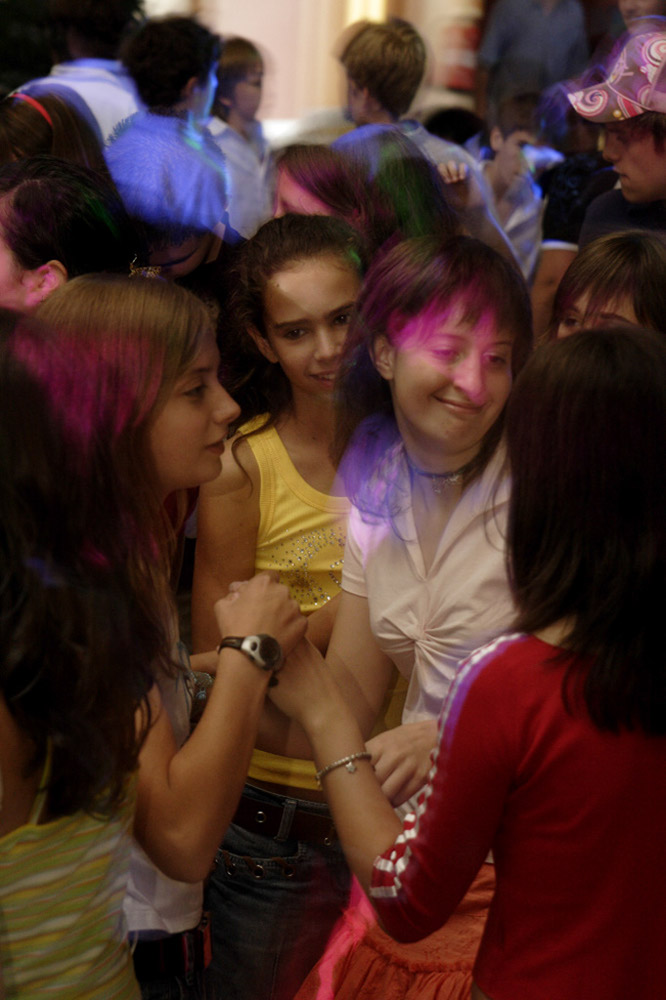 %_tempFileNamegirls-are-dancing-3%