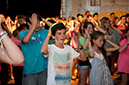 %_tempFileNamedancing-crowd%