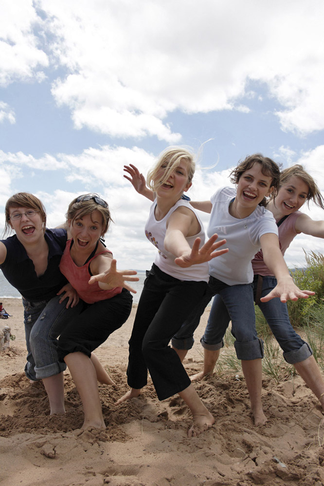 %_tempFileNamefive-funny-girls-1%