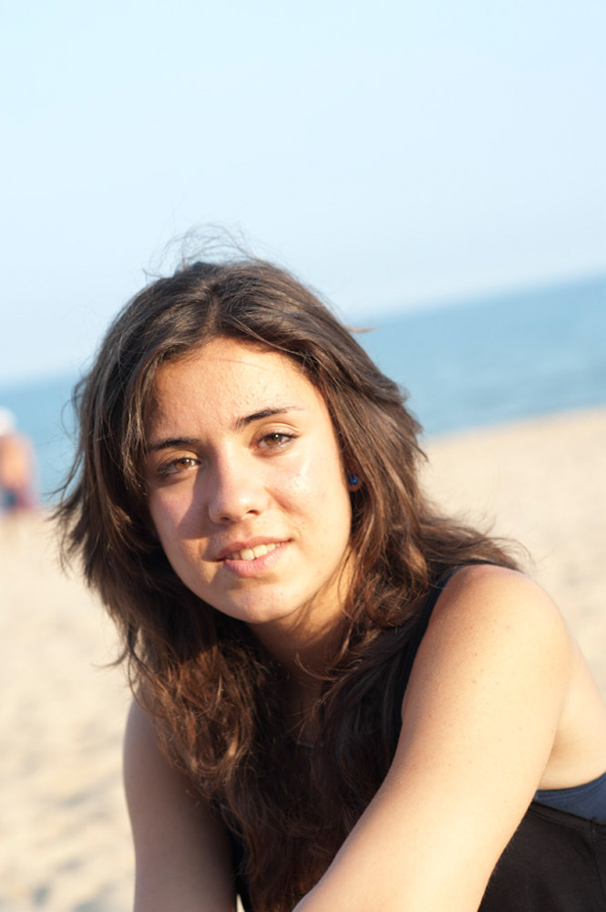 %_tempFileNamegirl-beach3%