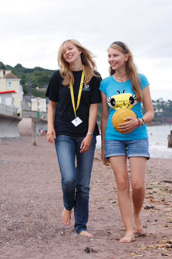 %_tempFileNamegirl-with-staff-at-the-beach-15%