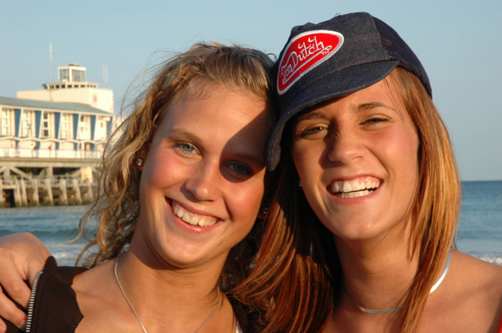 %_tempFileNamelaughing-girlies%
