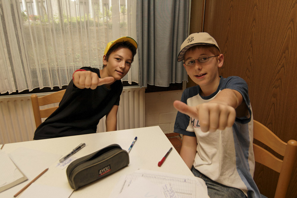 %_tempFileNameboys-with-thumbs-up%