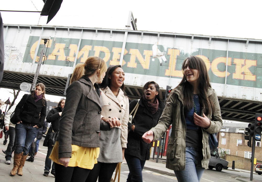 %_tempFileName4-laughing-girls%