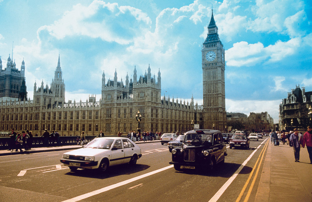 %_tempFileNamelondon-big-ben-with-taxi%