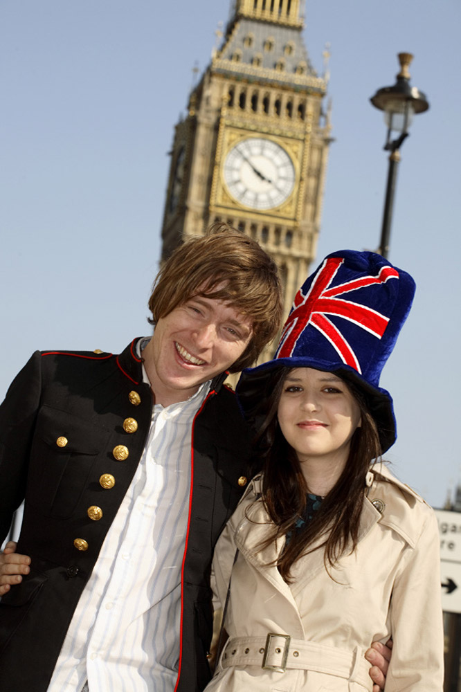 %_tempFileNamepeople-and-big-ben%