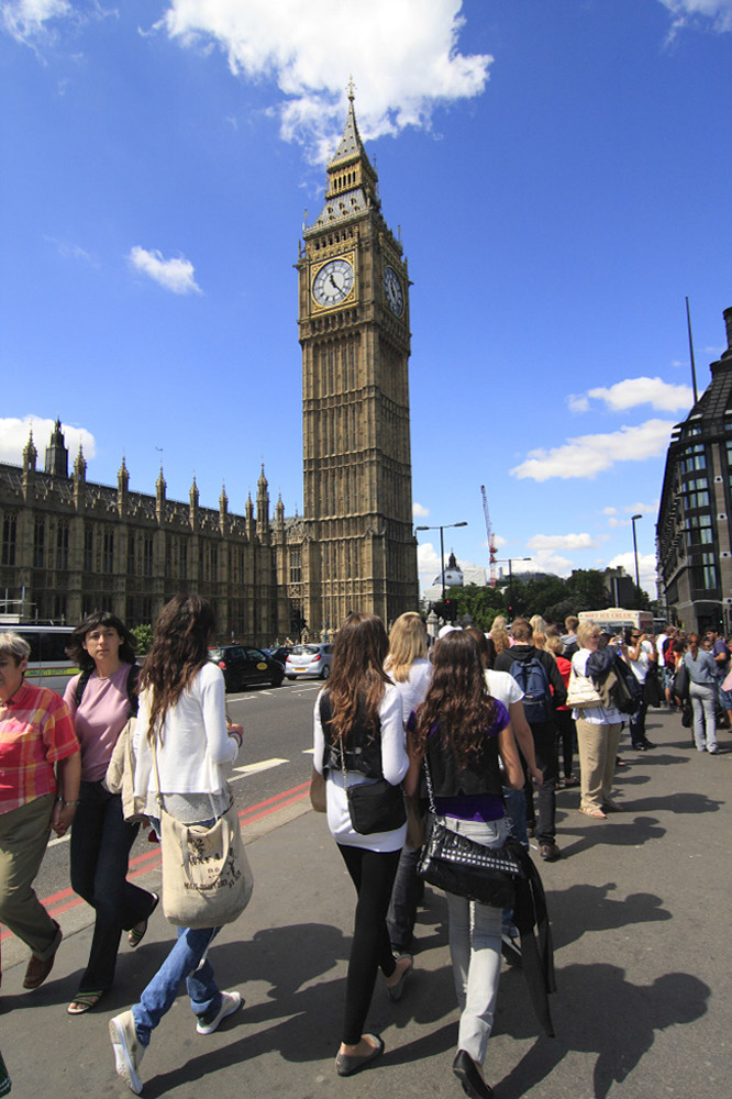 %_tempFileNamestudents-and-big-ben%