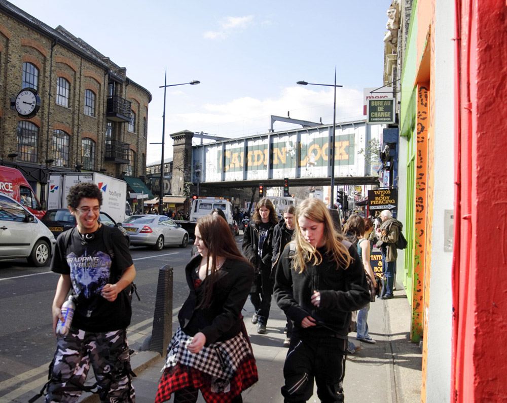 %_tempFileNamestudents-going-shopping%