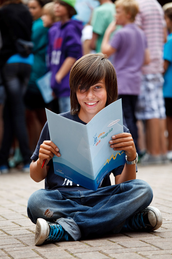 %_tempFileNamedark-haired-boy-with-ip-folder-4%