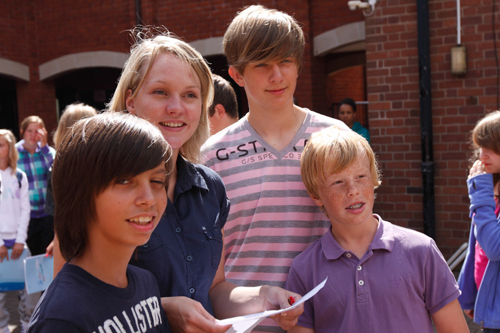 %_tempFileNameexplaining-staff-with-students-9%