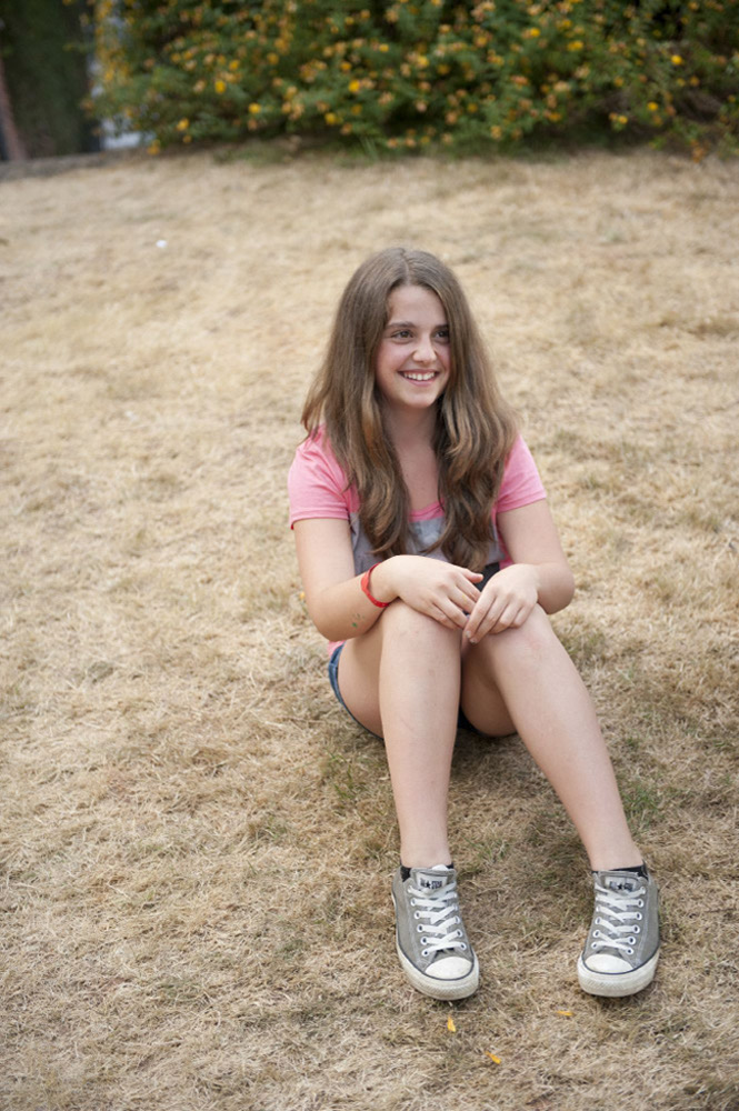 %_tempFileNamegirl-in-teignmouth-4%