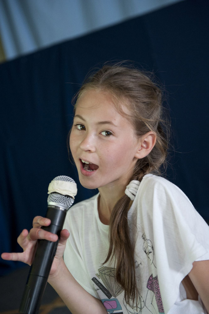 %_tempFileNamegirl-is-singing%