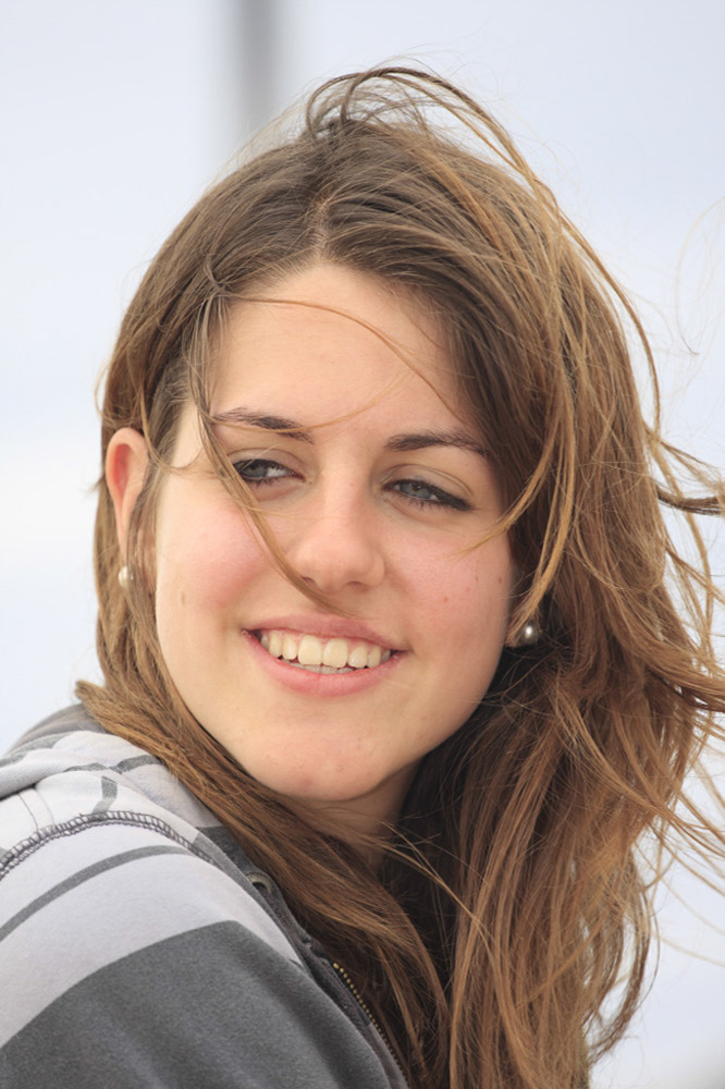 %_tempFileNamegirl-with-brown-hair-2%
