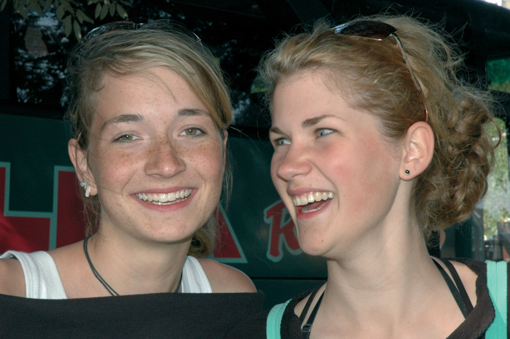 %_tempFileNamelaughing-girls%