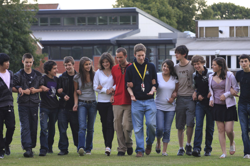 %_tempFileNamewalk-arm-in-arm-2%