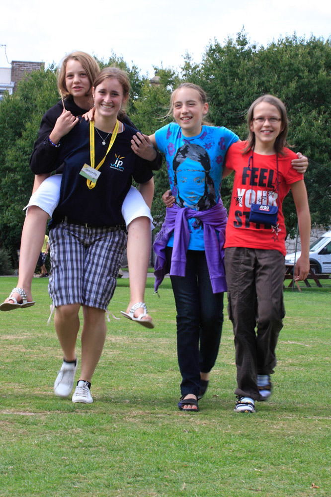 %_tempFileNamewalking-girls-with-staff-10%