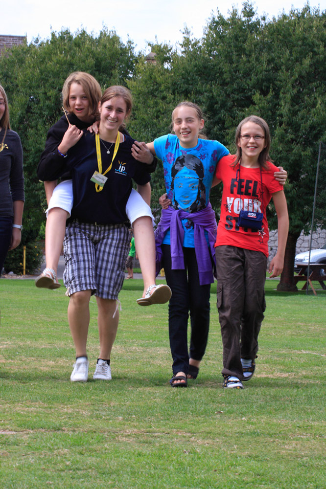 %_tempFileNamewalking-girls-with-staff-8%