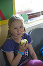 %_tempFileNamegirl-with-apple%